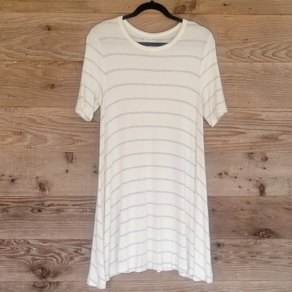 Lou Gray White and Gray Signature Soft Striped Short Sleeve Swing Dress Small